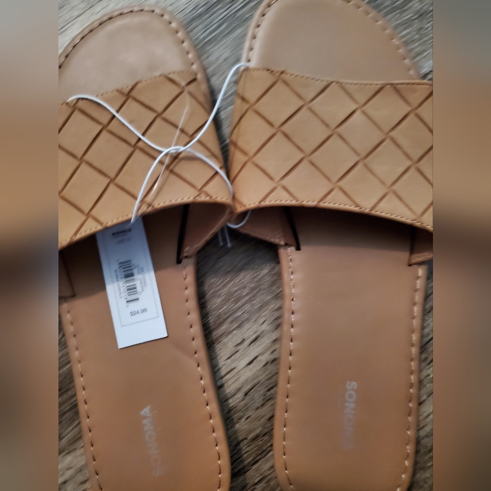 Sonoma White and Tan Slide Sandals with Quilted Design - Picture 3 of 6